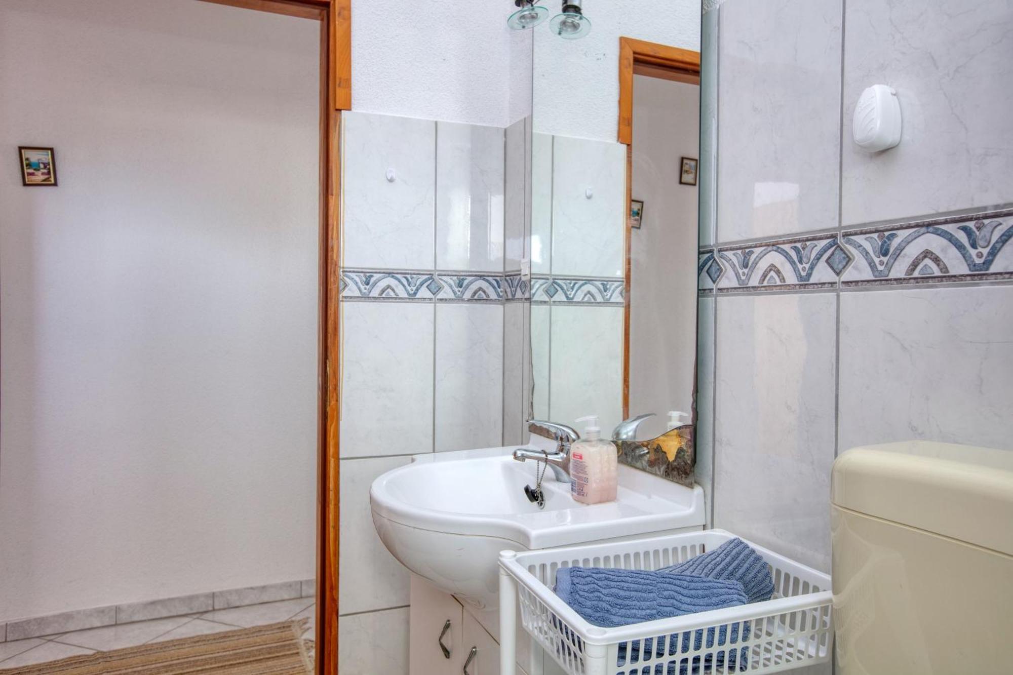 Apartments With A Parking Space Zablace, Sibenik - 4219 Bilik gambar