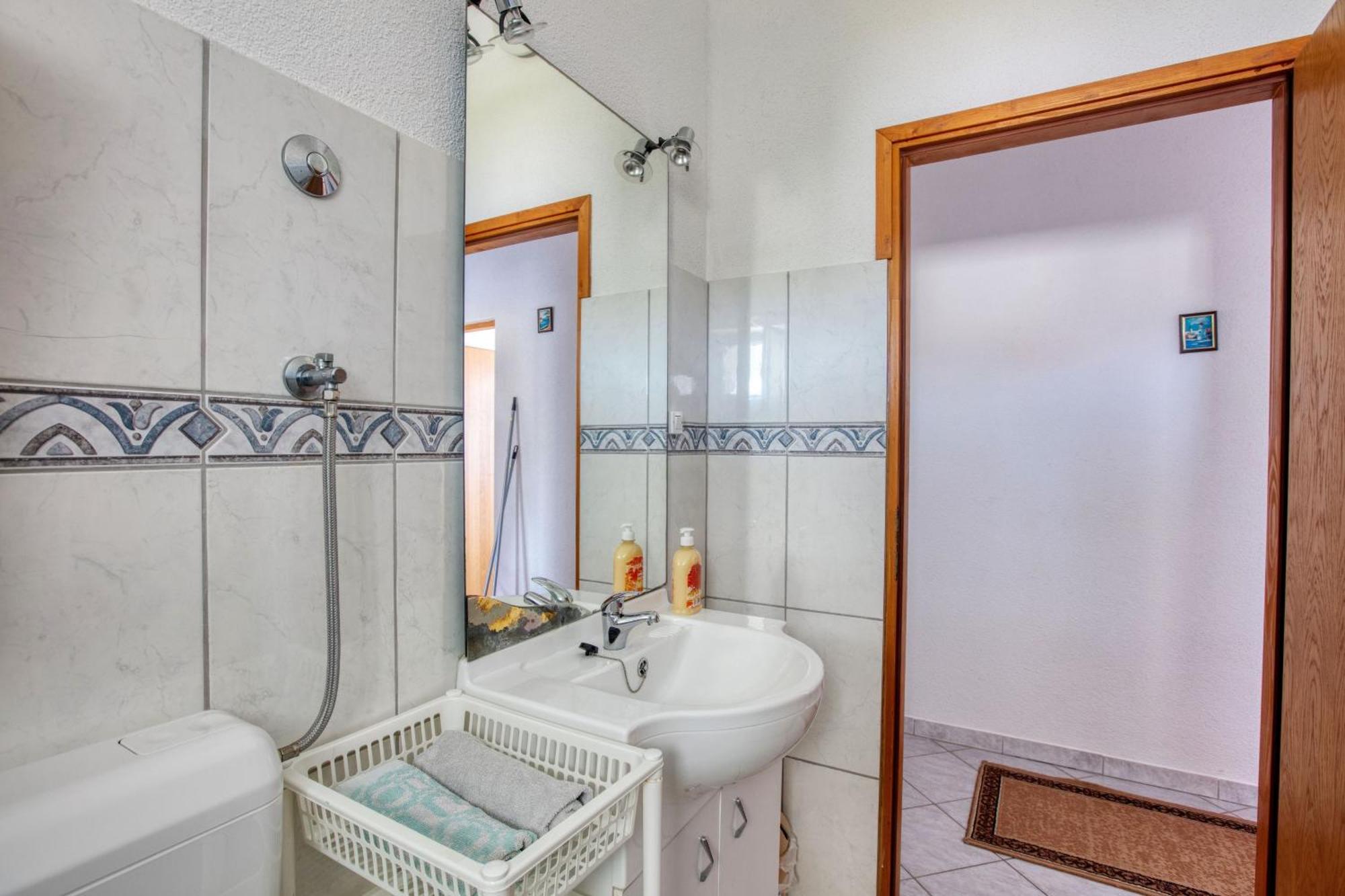 Apartments With A Parking Space Zablace, Sibenik - 4219 Bilik gambar