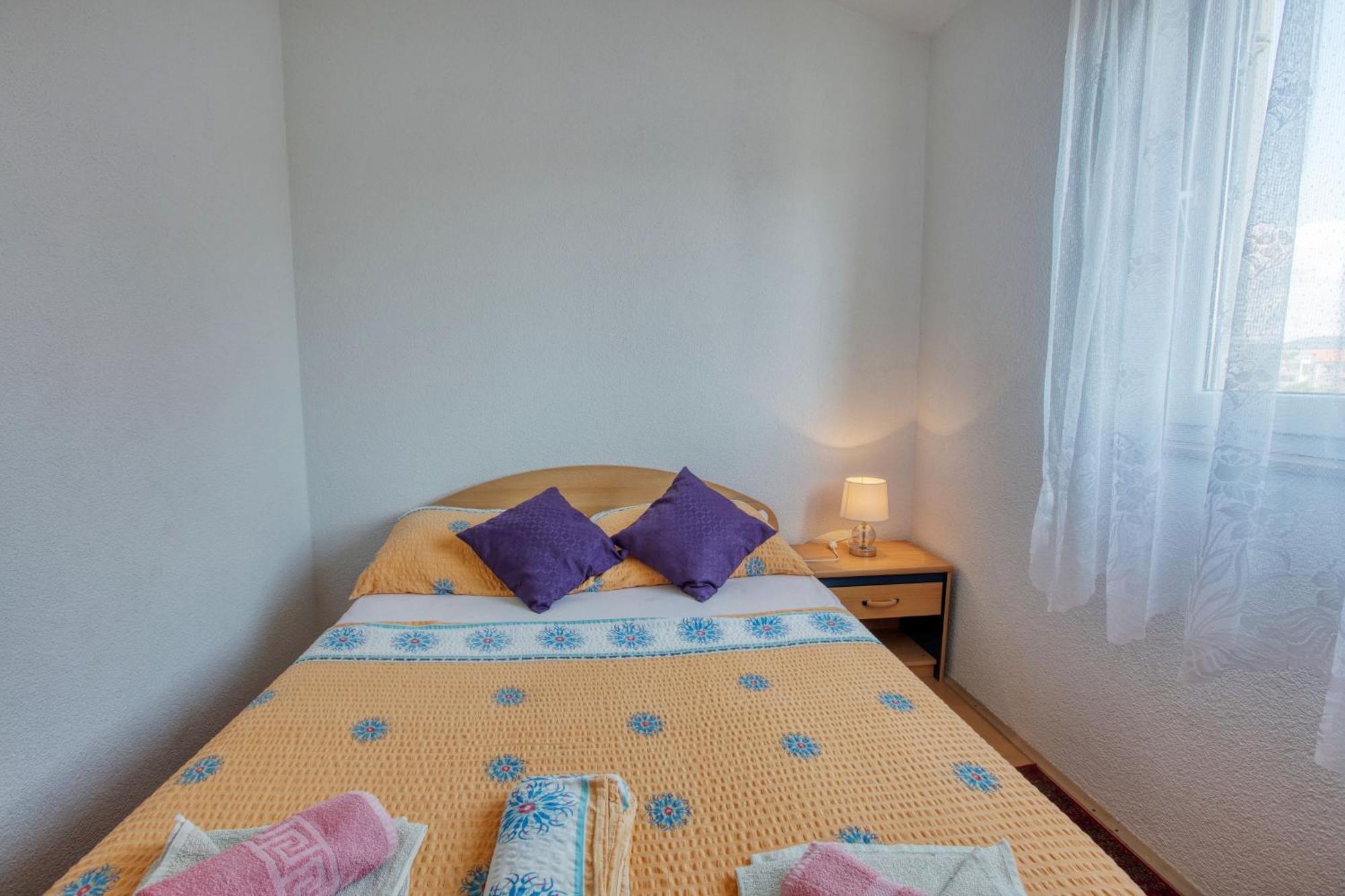 Apartments With A Parking Space Zablace, Sibenik - 4219 Bilik gambar