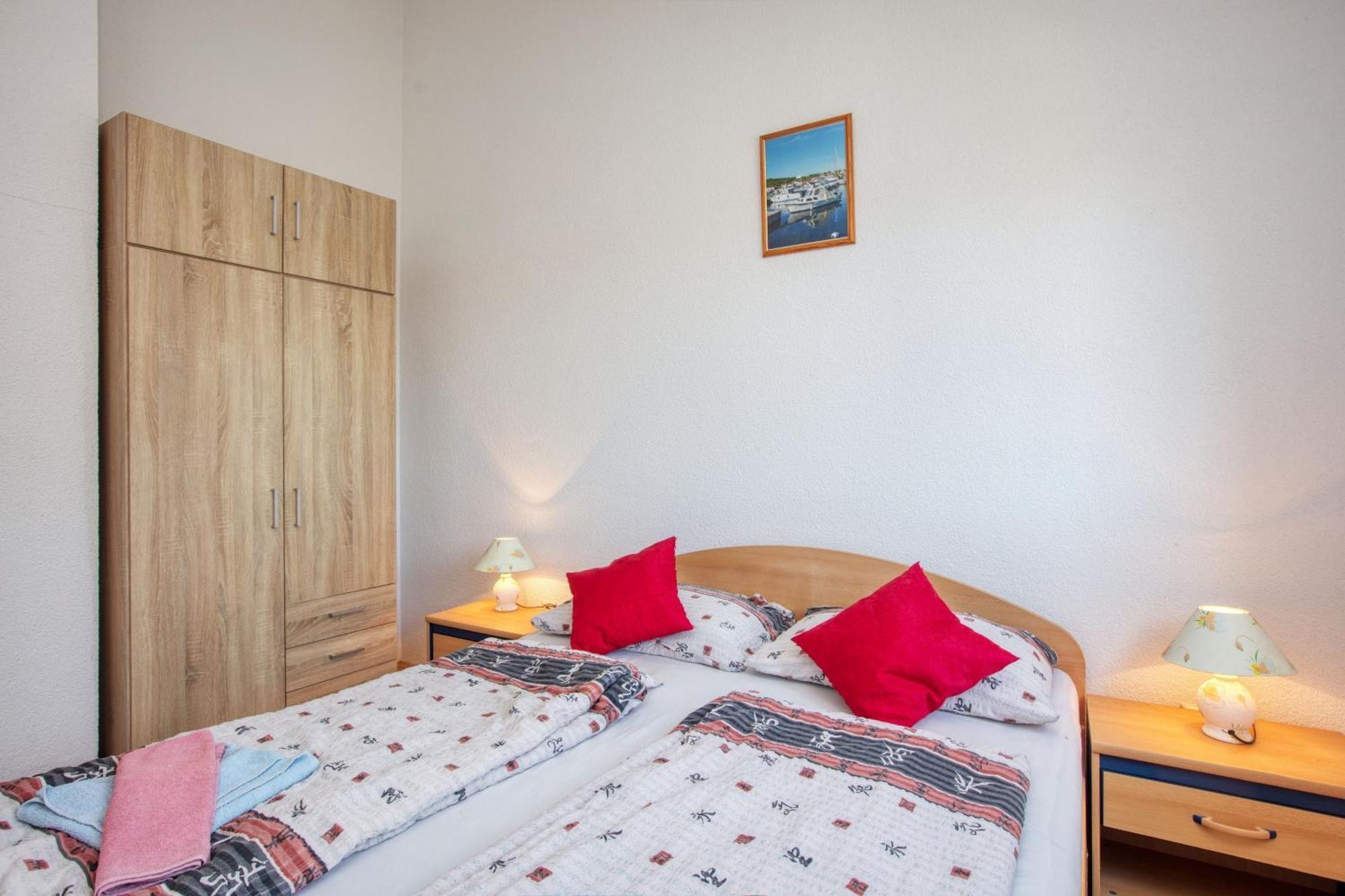 Apartments With A Parking Space Zablace, Sibenik - 4219 Bilik gambar