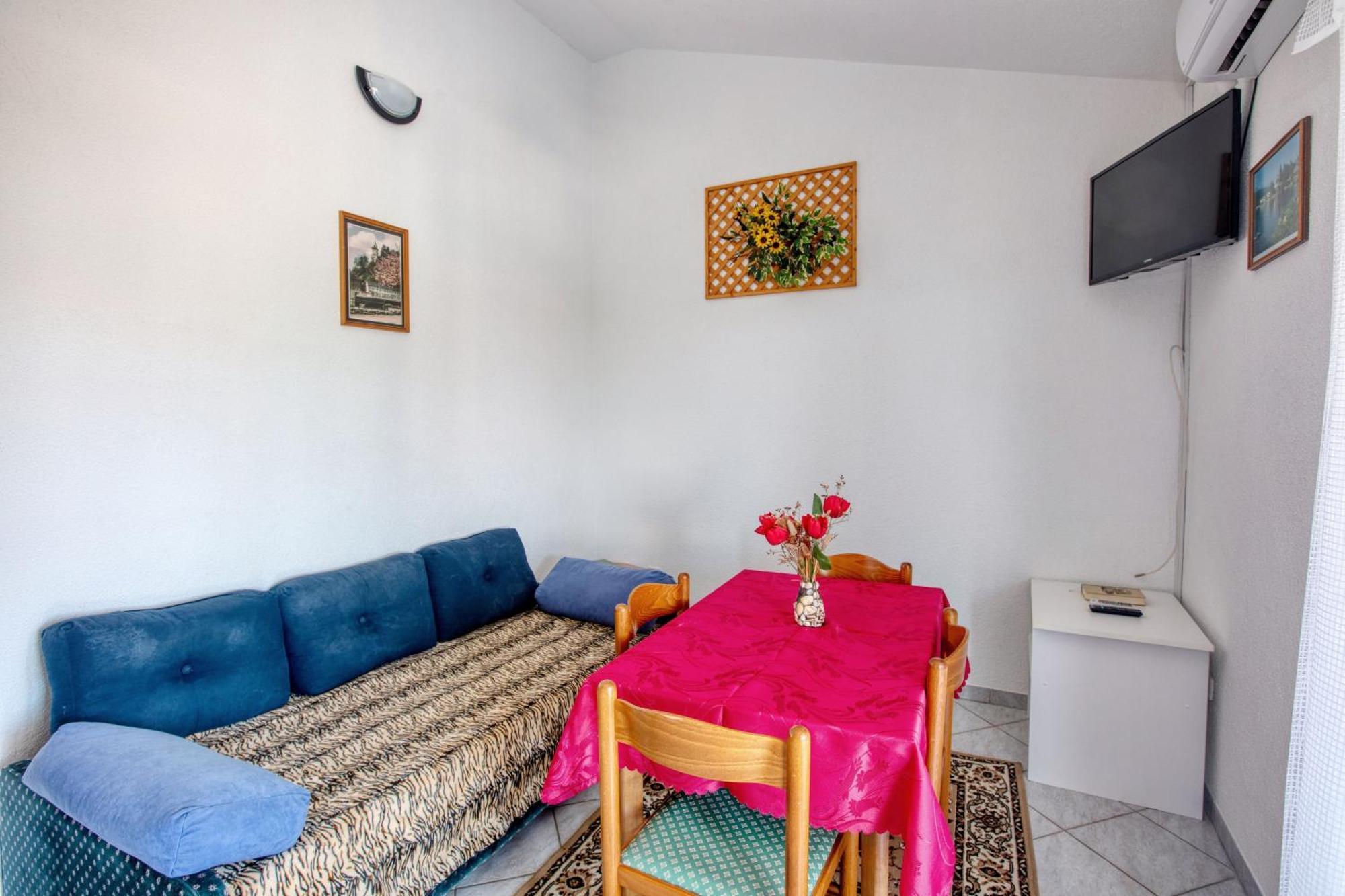 Apartments With A Parking Space Zablace, Sibenik - 4219 Bilik gambar