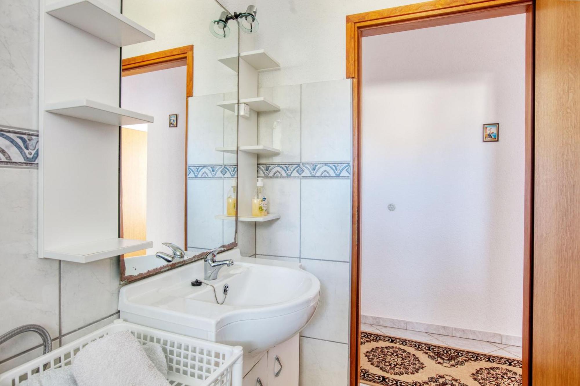 Apartments With A Parking Space Zablace, Sibenik - 4219 Bilik gambar