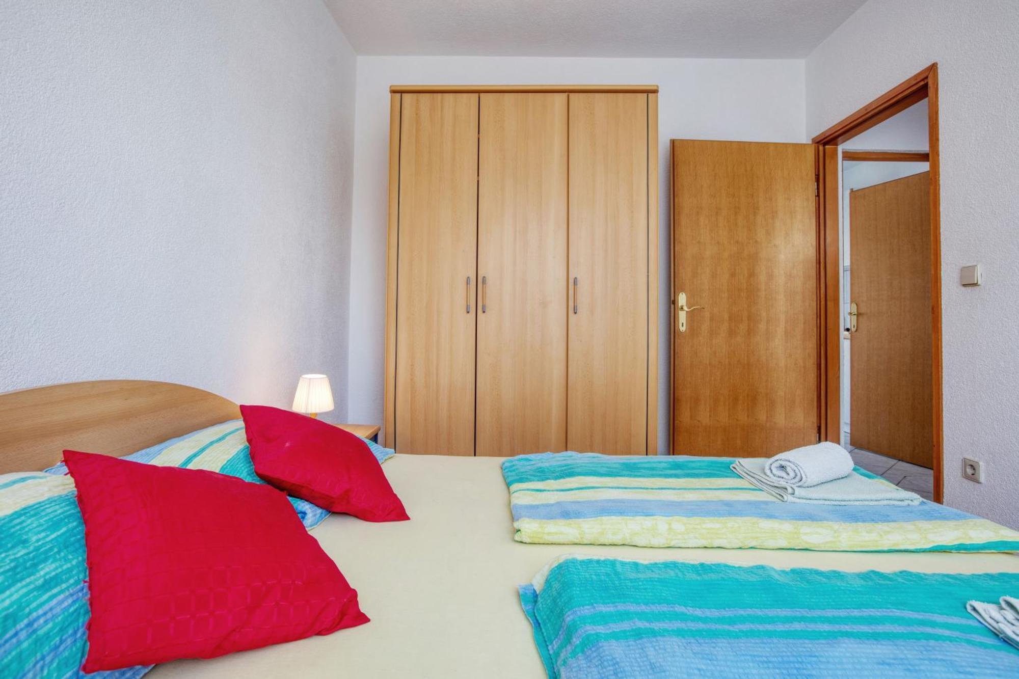 Apartments With A Parking Space Zablace, Sibenik - 4219 Bilik gambar