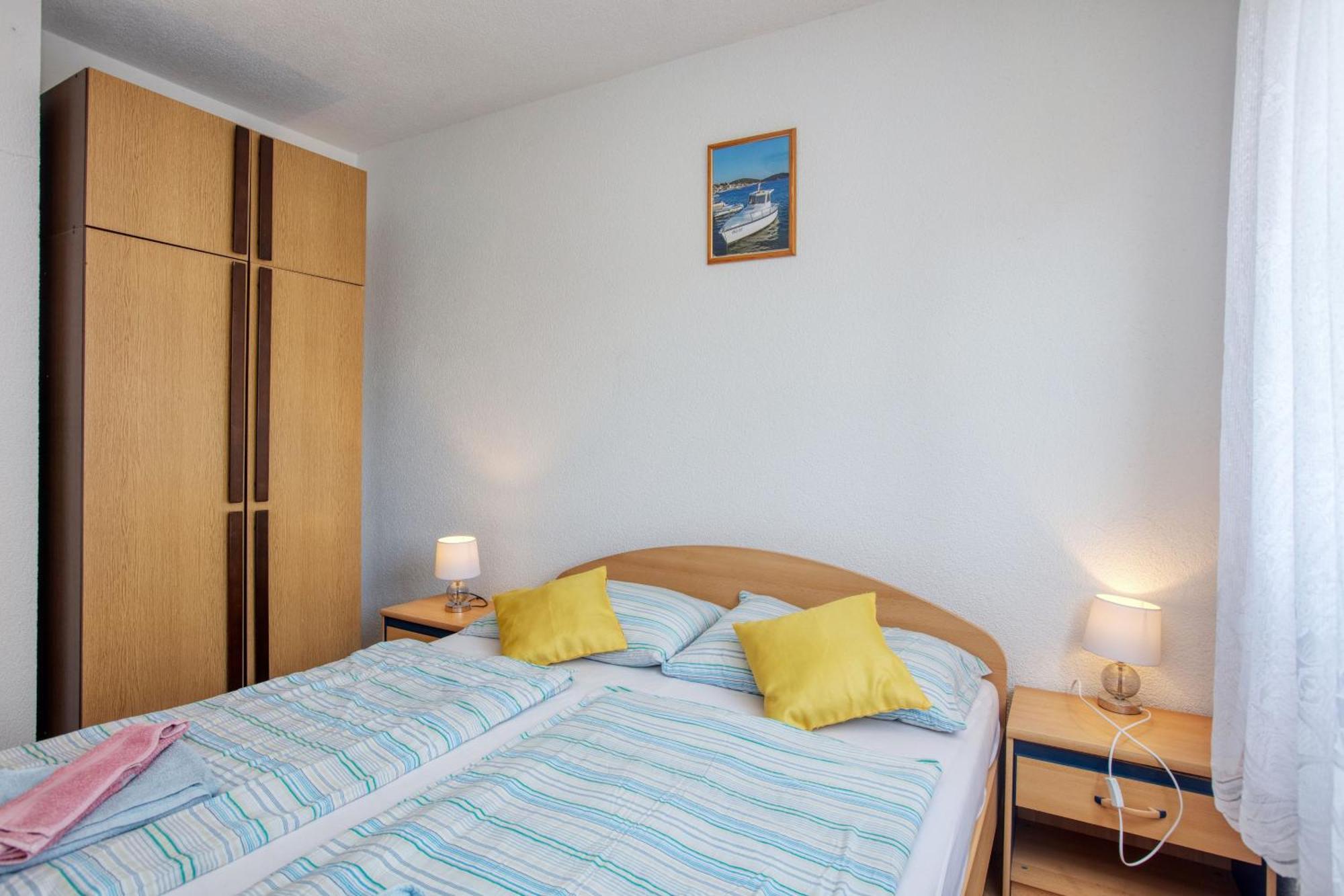 Apartments With A Parking Space Zablace, Sibenik - 4219 Bilik gambar