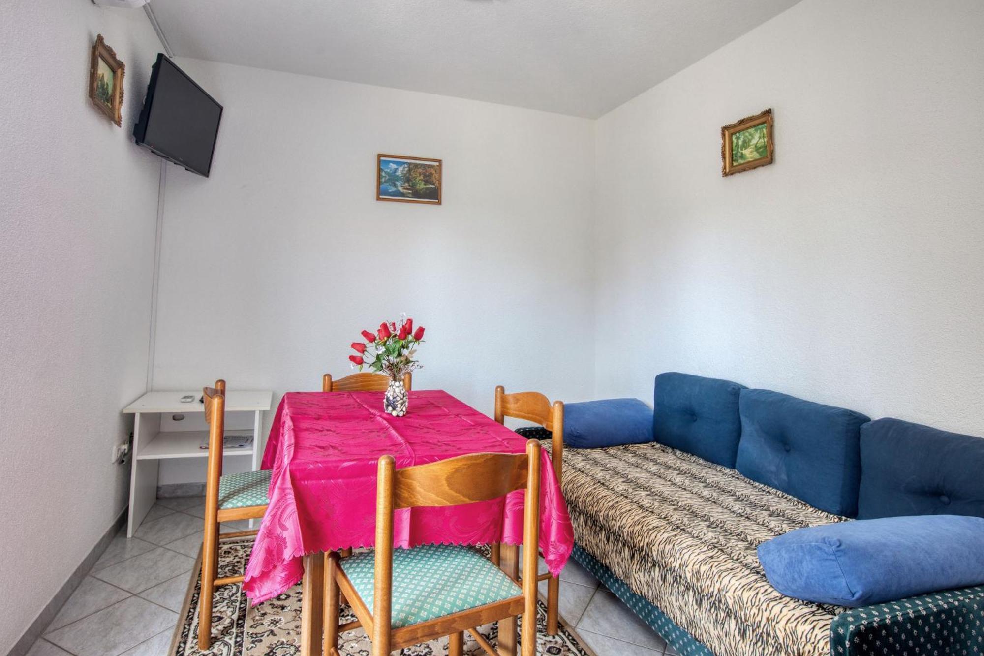 Apartments With A Parking Space Zablace, Sibenik - 4219 Bilik gambar