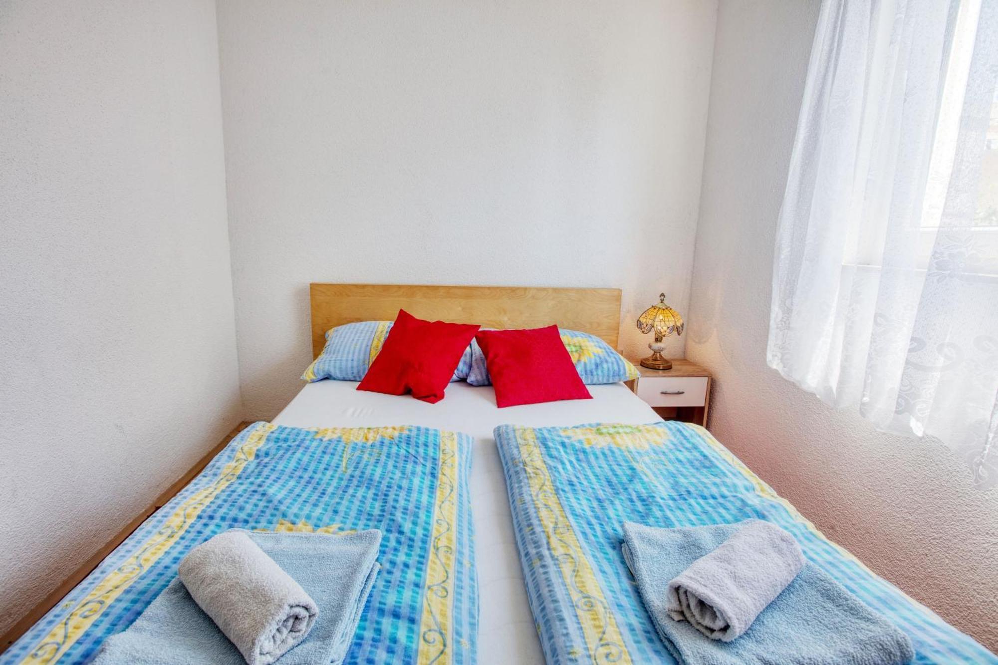 Apartments With A Parking Space Zablace, Sibenik - 4219 Bilik gambar