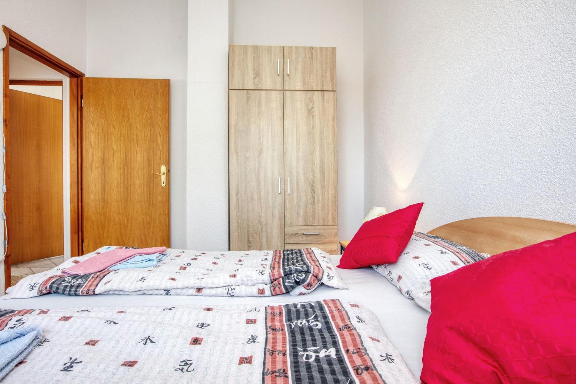 Apartments With A Parking Space Zablace, Sibenik - 4219 Bilik gambar